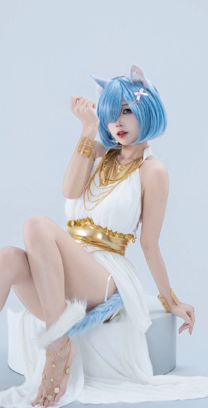 《2023肖秀荣八套卷》紧扣时政热点与命题趋势，深度解析核心考点，助力精准把握复习方向