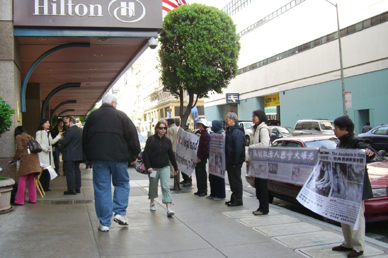 《贫穷有罪？洛杉矶贫民区的治安与日常生活》深入洛杉矶贫民区，揭示贫困与治安的复杂联系