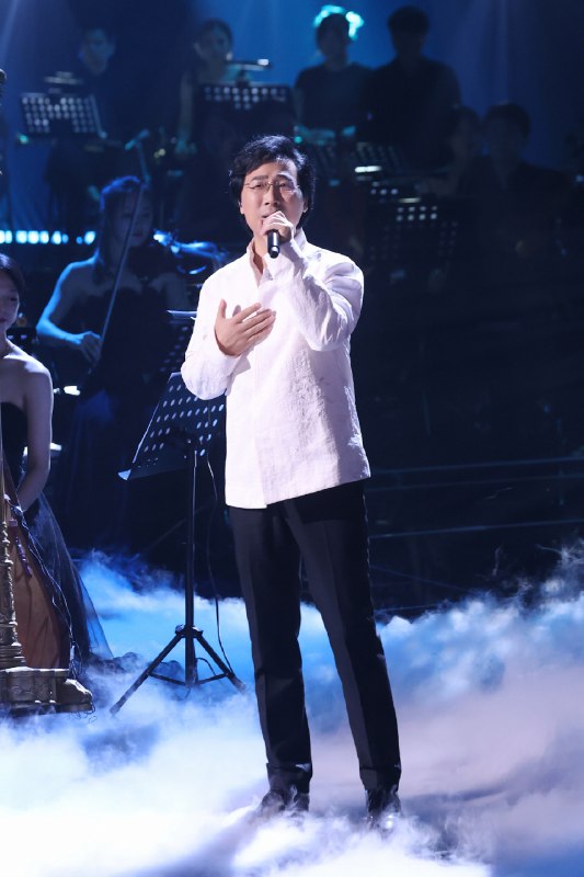 《流行唱法6讲》从气息控制到情感表达，系统拆解流行演唱核心技巧，搭配实用练习与经典案例分析，帮助学习者突破音域限制、提升舞台表现力，让好声音成为你的自然流露