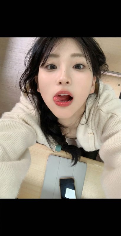 《魅力口才-张口就来 》本书从零开始系统训练表达能力，提供即学即用的说话技巧与场景案例，帮助读者突破心理障碍，掌握逻辑构建与情感传递方法，轻松应对社交、职场等多场合沟通需求