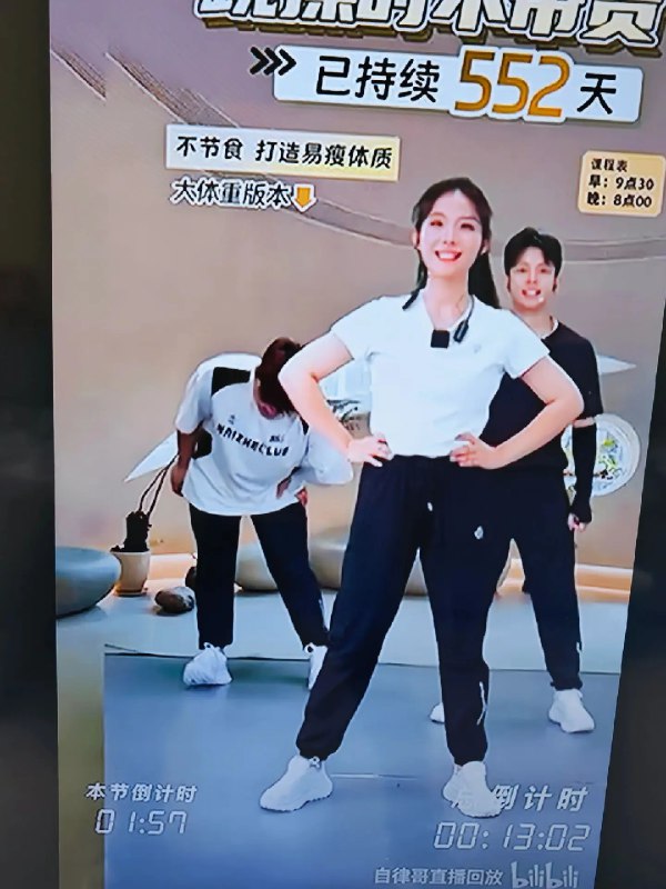 《明星教练带你科学跑步》本书由资深跑步教练精心打造，融合运动科学与实践经验，系统讲解跑姿、呼吸、步频等关键技巧，并提供针对不同目标的训练计划