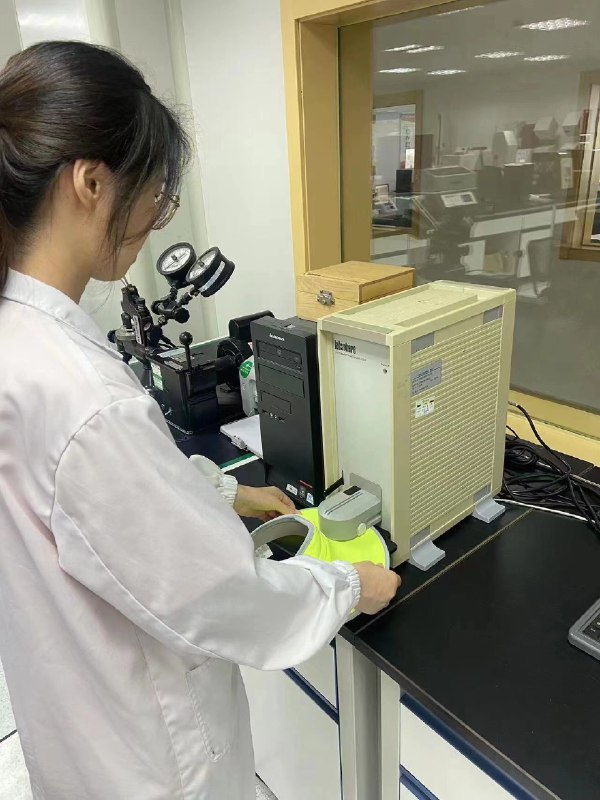 《ps+ai双专业，设计师的第一门必修课（完结）》课程从零基础直达精通，系统讲解PS与AI核心功能，结合实战案例提升设计思维与商业应用能力，帮助学员快速掌握双软件协同技巧，打造专业作品集，实现设计技能全面突破