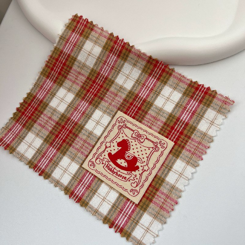 《裁缝师的礼物》一位裁缝师用针线修补衣物，也缝补着顾客们破碎的生活与梦想