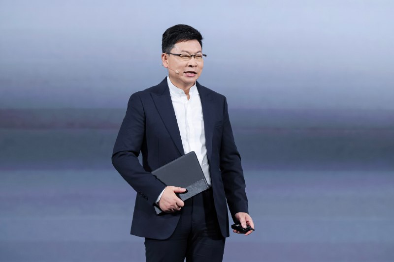 《冯雪家庭健康管理100讲》从科学运动到压力管理，从体重控制到慢病预防，课程融合前沿医学知识，提供系统、可操作的家庭健康方案，帮助您为全家人的健康保驾护航