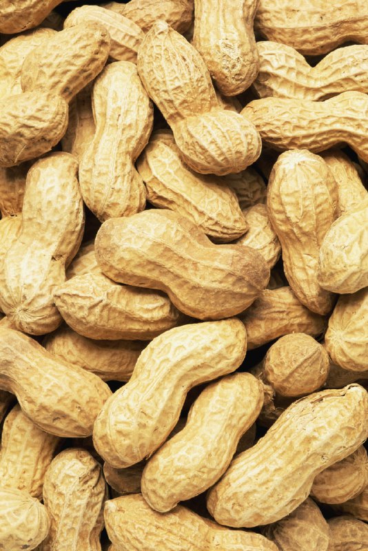 《酒鬼花生米》香脆与微辣的完美结合，每一颗花生米都经过精心挑选和独特工艺炒制，口感层次丰富，回味悠长