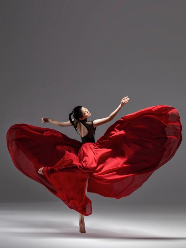 《瘦身女王郑多燕全程带练：32天Robics魅力瘦身操（完结）》郑多燕亲自全程带练，32天系统课程助你高效燃脂塑形