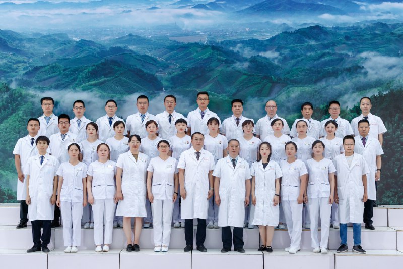 《呼吸之力：女性盆底健康手册》本书从科学角度解析盆底健康，融入实用锻炼指南与生活贴士，帮助女性唤醒身体潜能