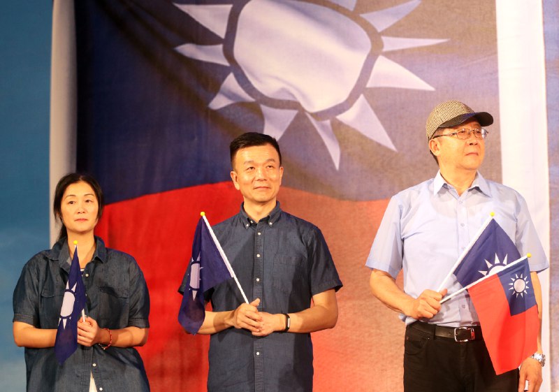 《Sunny老师讲英语看电影学零基础英语 (四维系统课) 》独创四维系统课，从发音、词汇、场景到文化层层深入