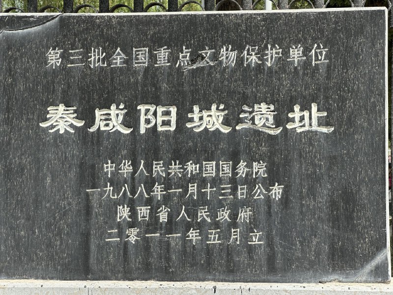 《孙皓晖历史作品精选集》这部作品以扎实的史料为基础，以宏大的历史视野和深刻的思想穿透力，再现了秦帝国兴衰沉浮的磅礴史诗