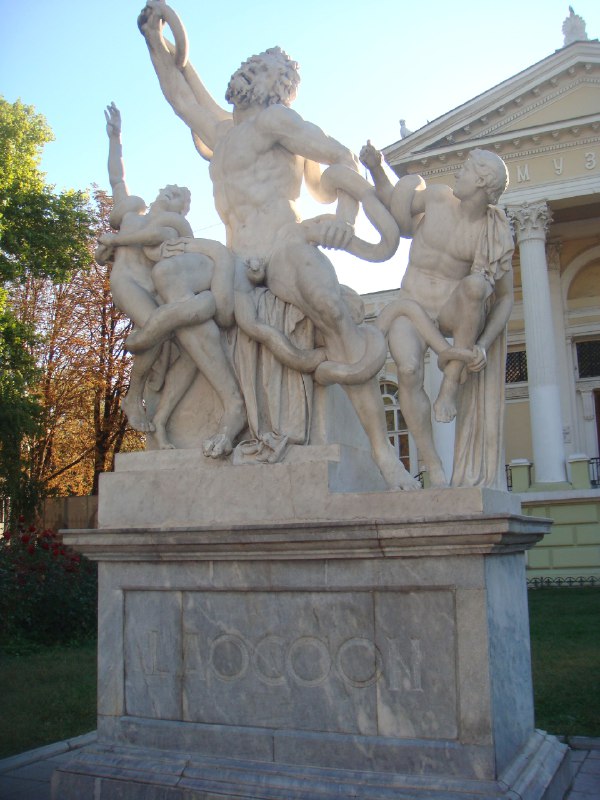 《敖德萨档案》冷战阴影下的惊心追踪，一名记者意外卷入纳粹余孽的阴谋，真实历史事件与悬疑叙事交织，揭开敖德萨组织的隐秘网络