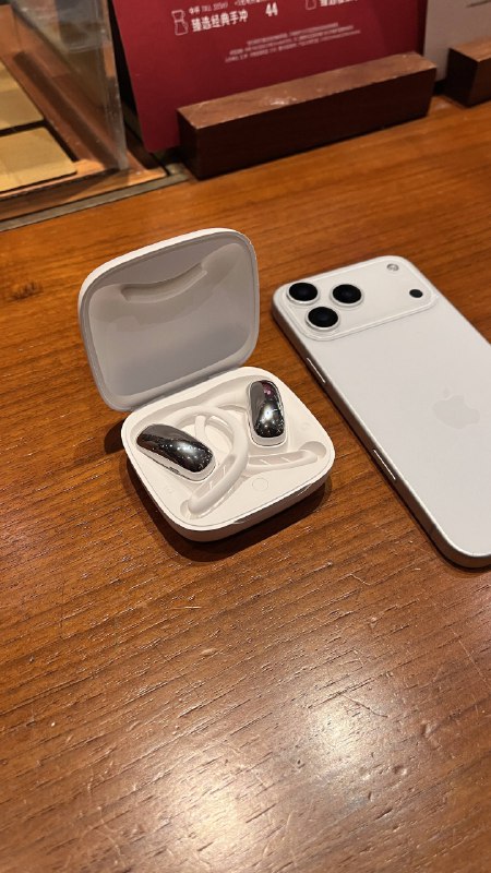 《如何应用职场“法”则畅行职场》本书从实用角度出发，深入浅出地剖析职场规则与法律常识，助你巧妙规避风险、把握机遇