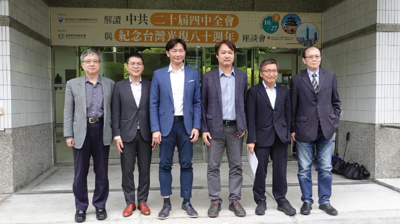 《六神磊磊-跟着金庸学说话》六神磊磊以金庸小说为镜，拆解沟通智慧，教你用江湖话术破解现实难题