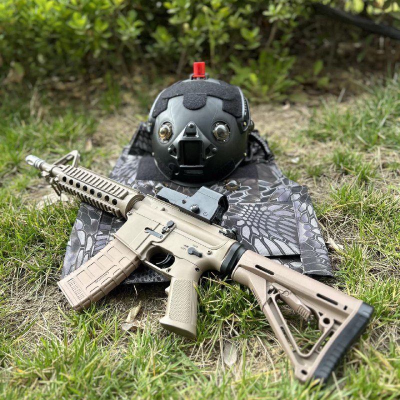 《57套趣味游戏英语教学PPT》这套PPT将英语知识点巧妙融入57个趣味游戏中，包含互动问答、情景对话、单词闯关等多种形式，画面生动活泼，能有效激发学生兴趣，在玩中学、学中练，显著提升课堂参与度与教学效果