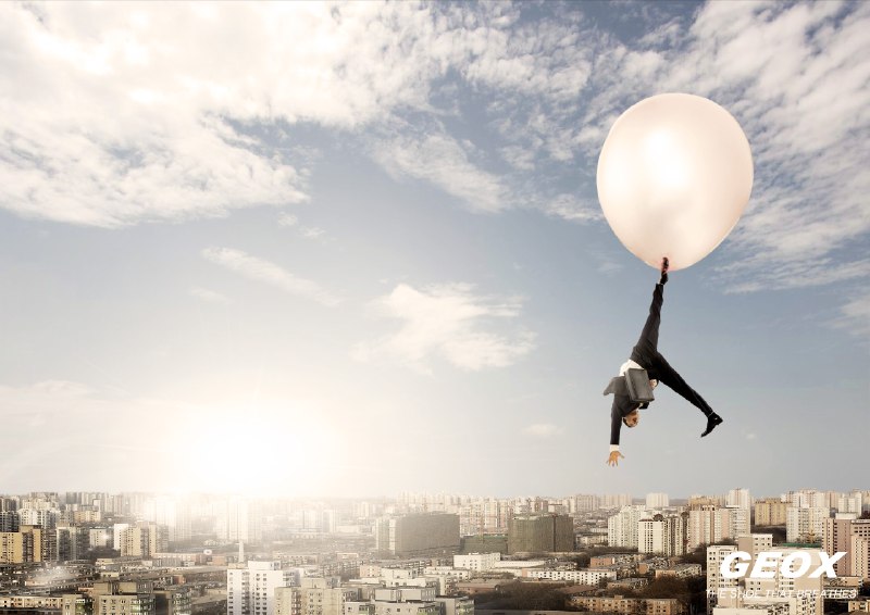 《PS顶级创意教程》本书深入解析Photoshop核心技法，涵盖合成、调色、特效等高级创意领域，通过大量商业级案例逐步拆解，帮助读者掌握设计思维与软件技巧的融合之道，突破技术瓶颈，释放视觉创造力