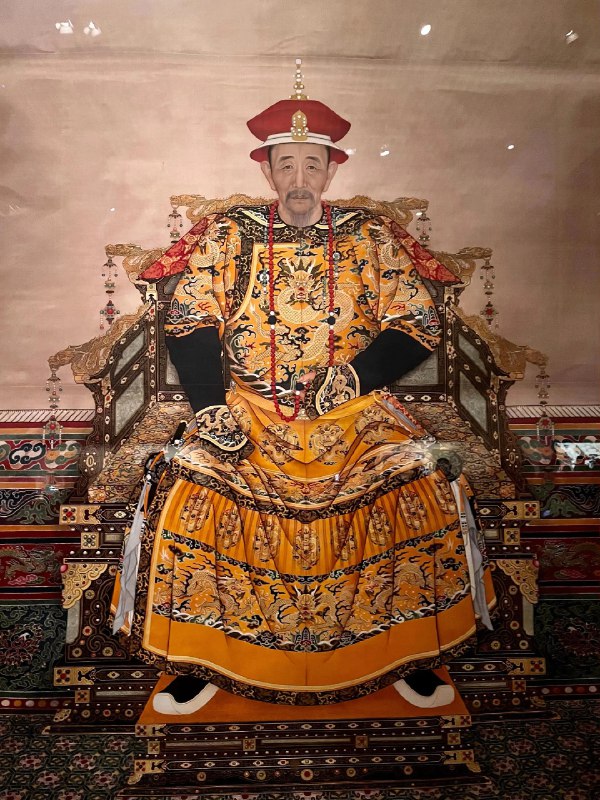 《2024下半年瑞思拜四六级讲义》本讲义紧扣2024下半年四六级改革趋势，精准提炼高频考点与解题策略，搭配原创模拟题与大数据预测，助力考生快速突破听力、阅读、写作难点，高效备考一次过关