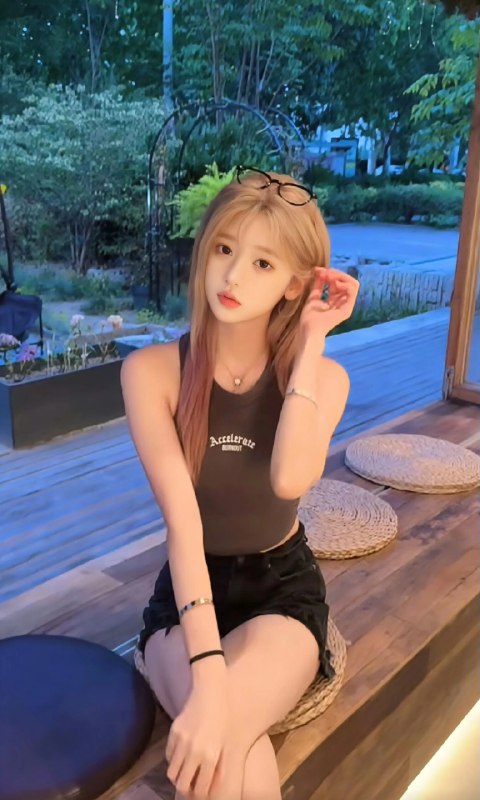 《低压电工培训教程全集》本教程从零基础入门到精通，系统讲解安全规程、设备操作与故障排查，结合大量实操案例与图解，助力学员快速掌握上岗技能，通过考试并获得认证