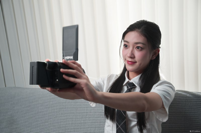 《2022情感人像摄影综合训练课堂》本课程从情绪引导到后期调色，系统教授情感人像创作全流程