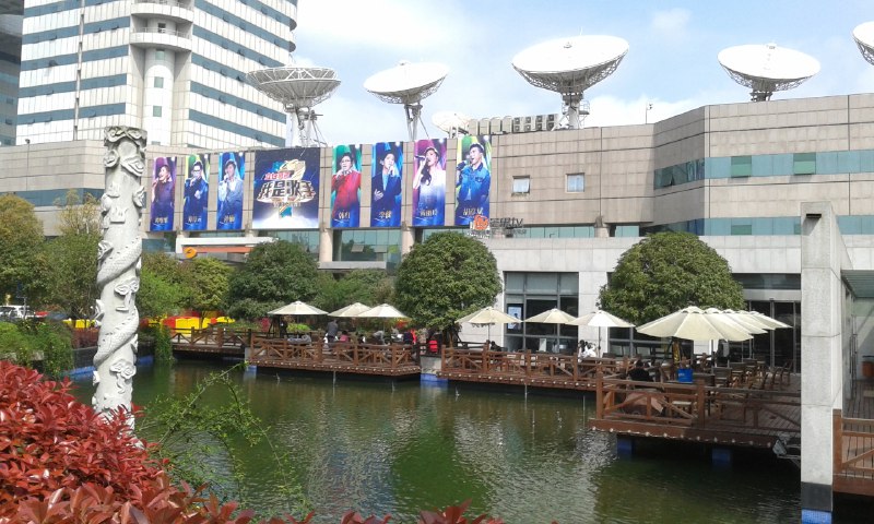 《魏不惑小白一学就会的短视频剪辑课》课程专为剪辑零基础学员设计，从入门到进阶，手把手教你掌握爆款短视频核心技巧