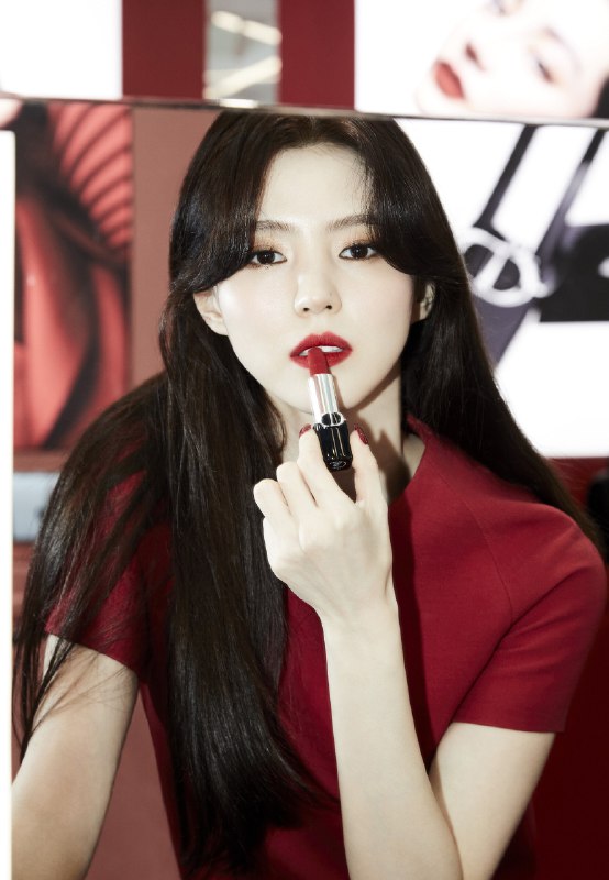 《魅力男神系列之魅力形象》从穿搭技巧到气质养成，全方位解析男性魅力塑造秘诀