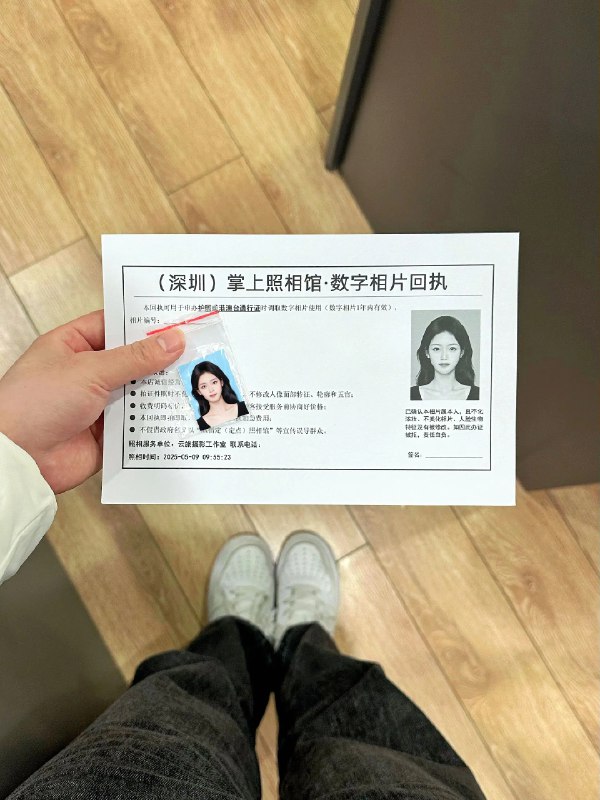 《高考英语3500词汇70天一遍过(2025版)》本书采用科学记忆法，将3500个核心词汇合理分配到70天中，每日任务明确，辅以真题例句与趣味助记，帮助考生高效攻克词汇难关