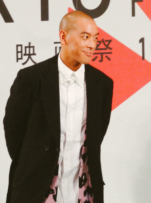 《麥浚龍 & 謝安琪 - The Album Part One (2018) ALAC 24bit 96kHz)Hi-Res)》简介：两人首度合作的音乐企划，以概念专辑形式呈现一段错综复杂的爱情故事