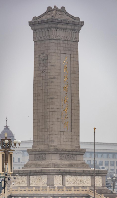 《史诗级珍藏版圆明园四十景图咏》这套图咏以高清画卷再现圆明园盛世风华，收录乾隆御题诗赋，结合考据注释，兼具艺术鉴赏与历史价值
