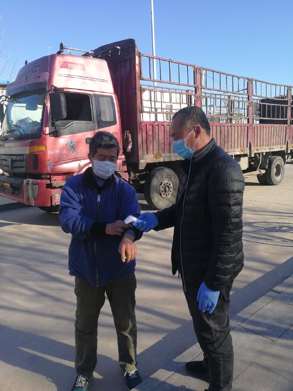 《30天轻松搞定出国生存英语》本书专为出国短居者设计，精选高频场景与核心句型，通过科学记忆曲线安排每日学习，无需基础也能快速掌握