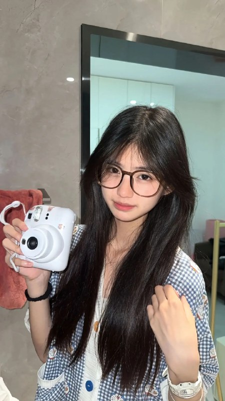 《高考英语3500词汇70天一遍过 (2025版)》本书采用科学记忆曲线规划每日任务，70天高效攻克考纲词汇