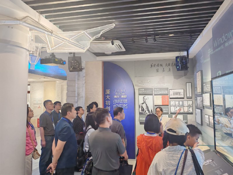 《创新实验高中化学创新实验29例》本书精选29个创新实验，突破传统教学框架，将前沿化学知识与生活实践巧妙融合