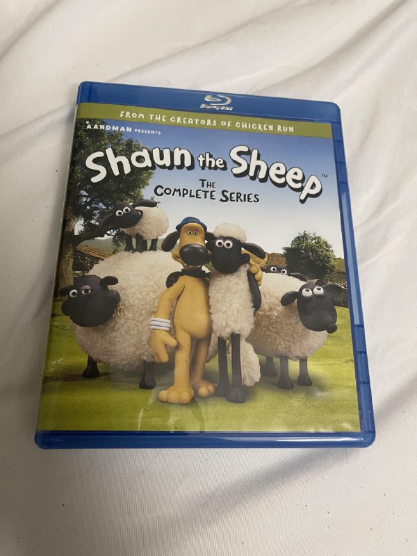 《小羊肖恩》这部黏土动画以无对白形式讲述小羊肖恩与伙伴们的农场趣事，充满英式幽默与创意