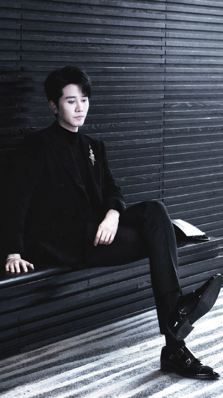 《一个男人一旦觉醒完整视频》本视频深度剖析男性成长心路，从迷茫到觉醒的蜕变历程令人共鸣