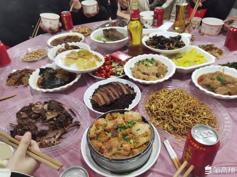 《老长沙紫苏桃子姜》选用当季脆桃与老坛紫苏，搭配仔姜的辛香，经古法腌制后焕发独特风味