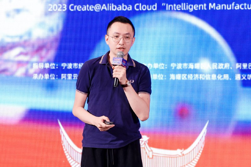 《阿里巴巴国际站运营基础课程》本课程从零开始系统讲解阿里巴巴国际站运营，涵盖店铺搭建、产品发布、流量获取及数据分析等核心环节，结合实战案例帮助学员快速掌握平台操作技巧，提升店铺曝光与转化能力，适合外贸新人及希望提升运营效果的企业主学习