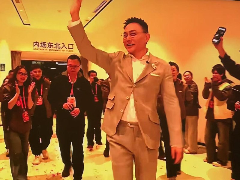 《薄世宁：医学通识50讲》薄世宁医生将复杂的医学知识转化为通俗易懂的50讲，不仅解读疾病与健康，更深刻剖析医学的本质与医生的思考