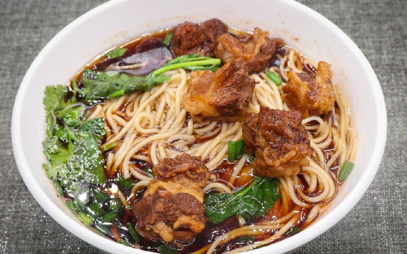 《口口香牛肉教程》精选优质牛肉搭配秘制香料，从腌制到烹饪全程详解，保证肉质鲜嫩多汁