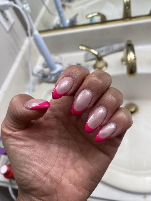 《美甲小视频和基础课》从零开始轻松学美甲，小视频展示精致款式，基础课讲解详细步骤