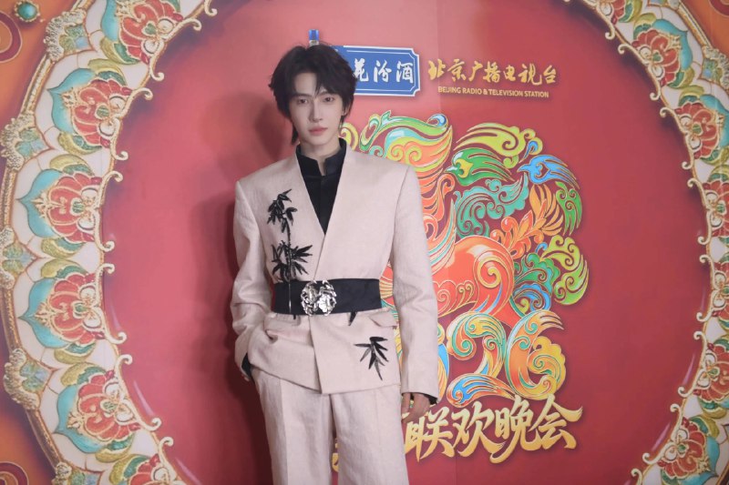 《萌姐-好口才训练营 系统提升表达力 》课程由萌姐亲授，从逻辑思维到即兴表达，系统拆解表达难题