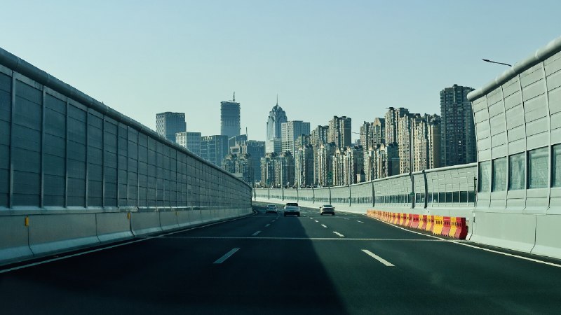 《AE教程变速卡典：三天掌握AE曲线变速》本教程深度解析AE曲线变速核心技巧，从关键帧缓入缓出到速度图表实战应用，搭配典型卡点案例教学