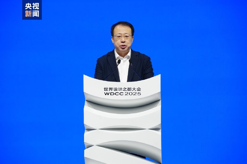 《走进中国城市内部（修订本）》本书以微观史和新文化史视角深入中国城市，从空间、时间、感知多个维度剖析近代城市的复杂变迁