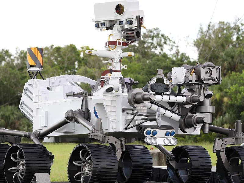 《GPT-5.2实测：五大职场“牛马任务”，考验它的生存力》实测GPT-5.2处理五大棘手职场任务，从海量信息提炼到复杂邮件撰写，展现其如何化身高效“数字同事”，在真实办公场景中替您分忧解难，智能提升工作效率