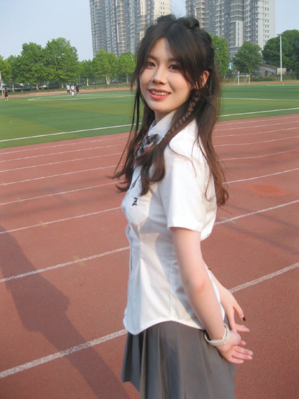 《复试英语口语课》课程直击复试核心，涵盖自我介绍、常见问答及专业话题讨论，提供实用模板与高频词汇，帮助考生快速提升口语表达与临场应变能力，自信应对面试环节