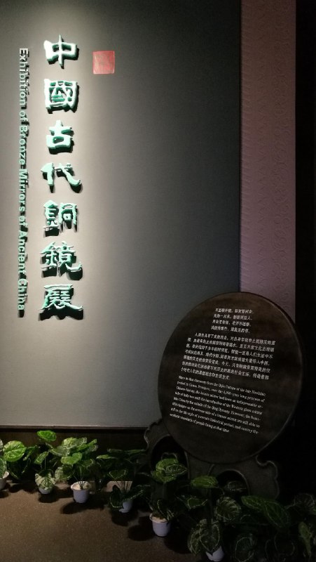 《宋史三部曲好看的宋朝历史 》本书以三部曲形式全景展现宋朝风貌，从庙堂权谋到市井烟火，用生动笔触还原活色生香的大宋