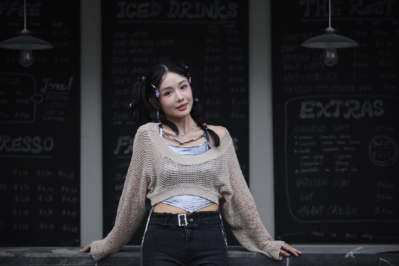 《0到1拍照动作美姿摄影视频课程》本课程从零开始系统教学，涵盖上百种实拍姿势与构图技巧，搭配场景化案例，助你快速掌握人像摄影精髓，告别僵硬摆拍，轻松拍出自然又高级的视觉大片