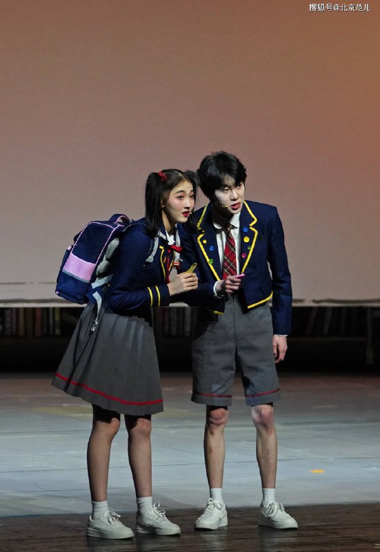 《凯叔口袋神探》跟随凯叔的声音，孩子们将化身小侦探，在层层谜题中锻炼逻辑思维与观察力