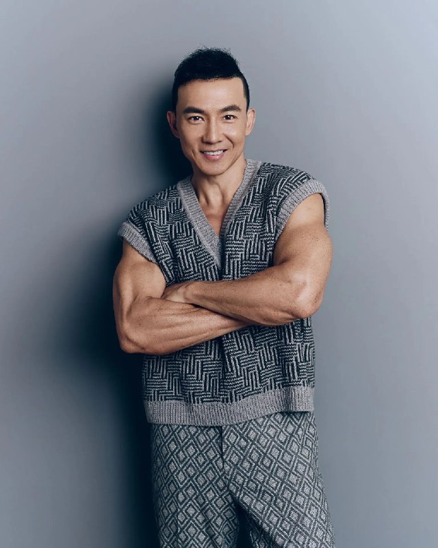 《刘畊宏健身视频》刘畊宏健身视频以充满活力的氛围和易上手的动作深受喜爱，搭配动感音乐，让居家锻炼变得有趣高效