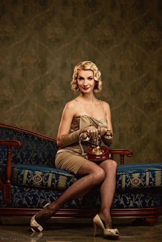 《复古造型》经典元素与现代审美的巧妙融合，打造出跨越时光的独特韵味