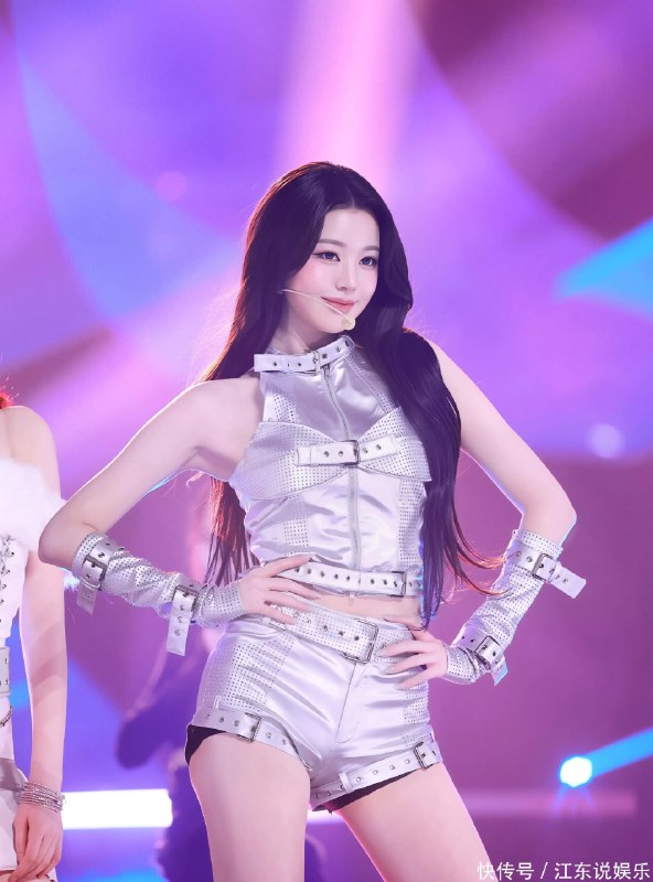 《叔贵健身_肩颈、马甲线、减脂》叔贵带来高效实用的健身方案，针对肩颈不适、马甲线塑形和科学减脂三大痛点，动作讲解细致易懂，适合不同基础人群跟练，助你安全解锁理想身材，提升日常体态与健康活力