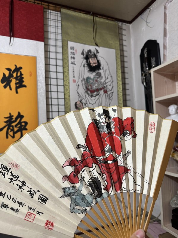 《中国人的神神鬼鬼》本书从民俗学视角梳理中国鬼神文化，透过狐精山怪、城隍土地等形象，揭示民间信仰背后的社会心理与生存哲学，带领读者窥见中国人精神世界的隐秘角落