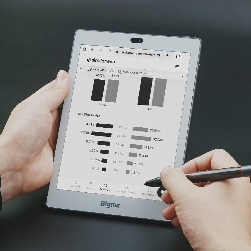 《2024下三色手写笔记》这本笔记以三色笔迹巧妙区分重点，内容涵盖2024下半年核心考点与易错点