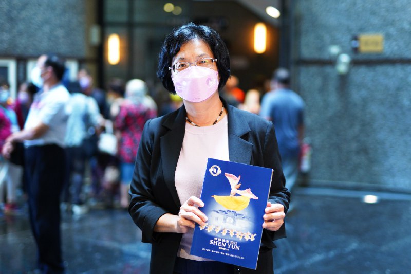 《武汉大学赵林教授的西方哲学课》赵林教授以生动语言串联西方哲学千年脉络，将深奥理论融入历史故事与生活智慧中，课堂充满思想火花与人文激情